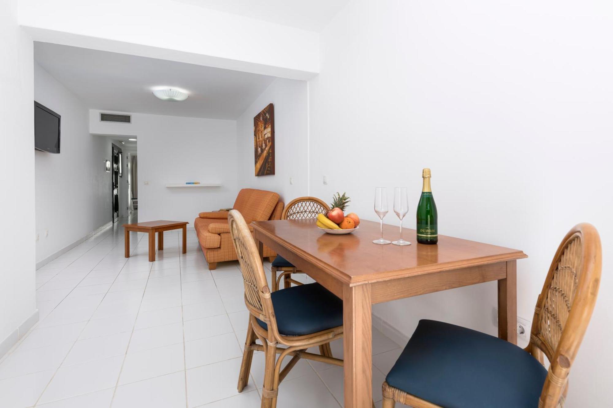 Apartamentos Erika - Adults Only Коральео Экстерьер фото